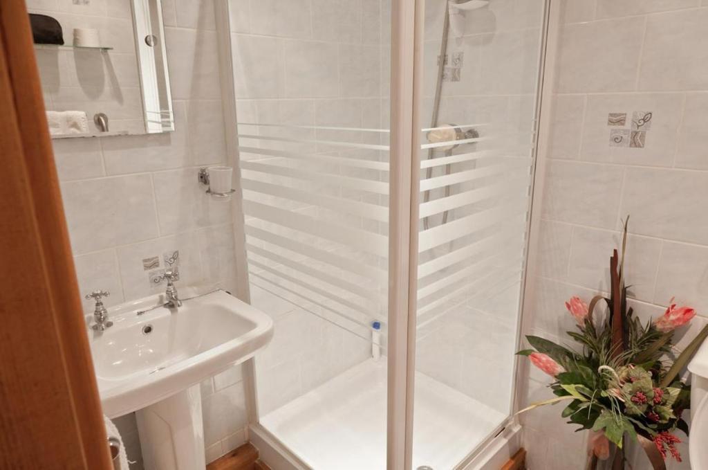 Hotel Little Red Rooster Rest Tenby Zimmer foto