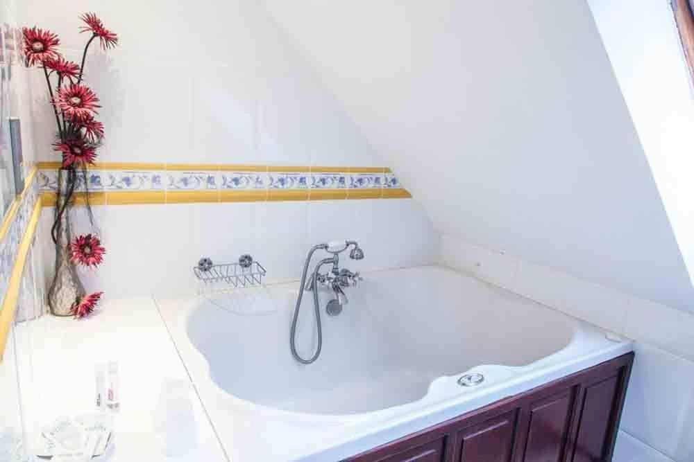 Hotel Little Red Rooster Rest Tenby Zimmer foto